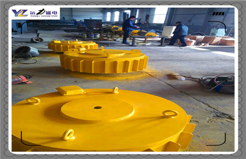 江西RCDC-8電磁除鐵器原理生產(chǎn)廠家_選型_河北江西RCDC-8電磁除鐵器原理生產(chǎn)廠家工作原理_價(jià)格，RCDC系列風(fēng)冷自卸式電磁除鐵器，是在RCDA系列風(fēng)冷懸掛式電磁除鐵器的基礎(chǔ)上增加了驅(qū)動(dòng)電機(jī)、滾筒、帶刮板的卸鐵膠帶等組成的卸鐵機(jī)構(gòu)。在工作過程中卸鐵機(jī)構(gòu)自動(dòng)將卸鐵皮帶上吸附的鐵磁性物質(zhì)拋到除鐵器以外的集鐵箱內(nèi)，無需停電人工清理，實(shí)現(xiàn)了除鐵自動(dòng)化。  一、江西RCDC-8電磁除鐵器原理生產(chǎn)廠家_選型_河北江西RCDC-8電磁除鐵器原理生產(chǎn)廠家工作原理_價(jià)格  1、在鋼鐵廠、水泥廠、多用于礦渣除鐵和保護(hù)輥壓機(jī)、立磨、破碎機(jī)等重要設(shè)備。  2、計(jì)算機(jī)模擬設(shè)計(jì)。  3、結(jié)構(gòu)簡(jiǎn)單，易維護(hù)。  4、磁場(chǎng)強(qiáng)、功率大、磁透深度大。  5、采用軸流風(fēng)機(jī)散熱線效果良好，電磁線圈溫升低。  6、用于輸送膠帶上任何物料的除鐵，對(duì)各種型號(hào)的破碎機(jī)、磨機(jī)等設(shè)備起著可靠的保護(hù)作用。